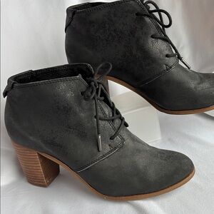 Toms Women's Lunata Boot, Block Heel,  LaceUp, 3" Heel, Black Leather, Size 9.5